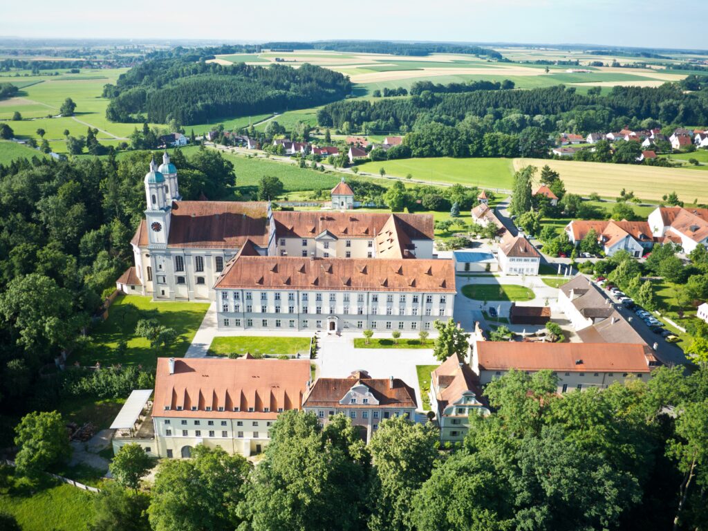 Kloster Holzen Luftaufnahme (1)