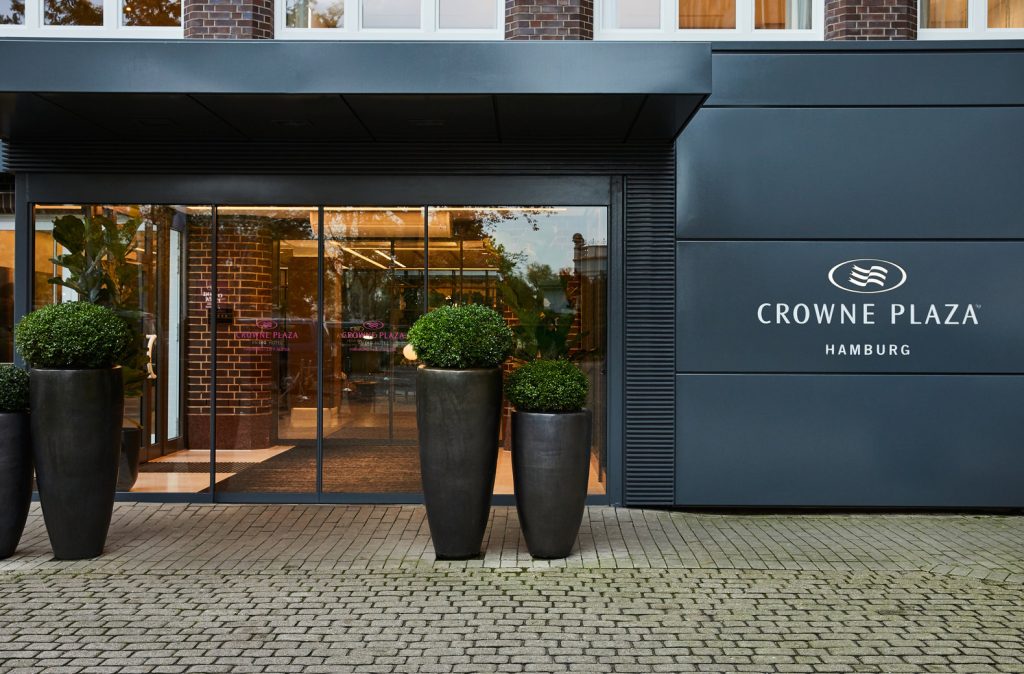 Hoteleingang crowne plaza hamburg Fotorechte Crowne Plaza Hamburg