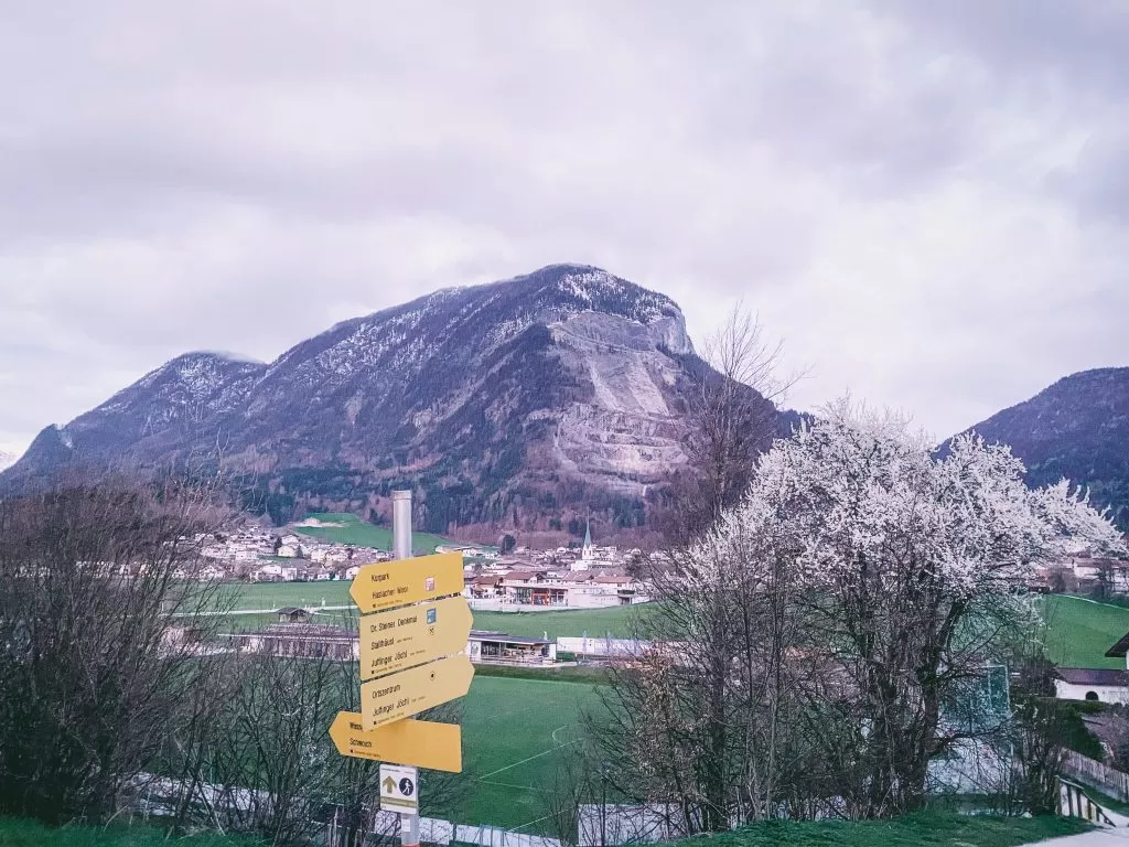 Bad Häring_Wegweiser Dorf (c)TVB Kufsteinerland_ Patricia Rabl